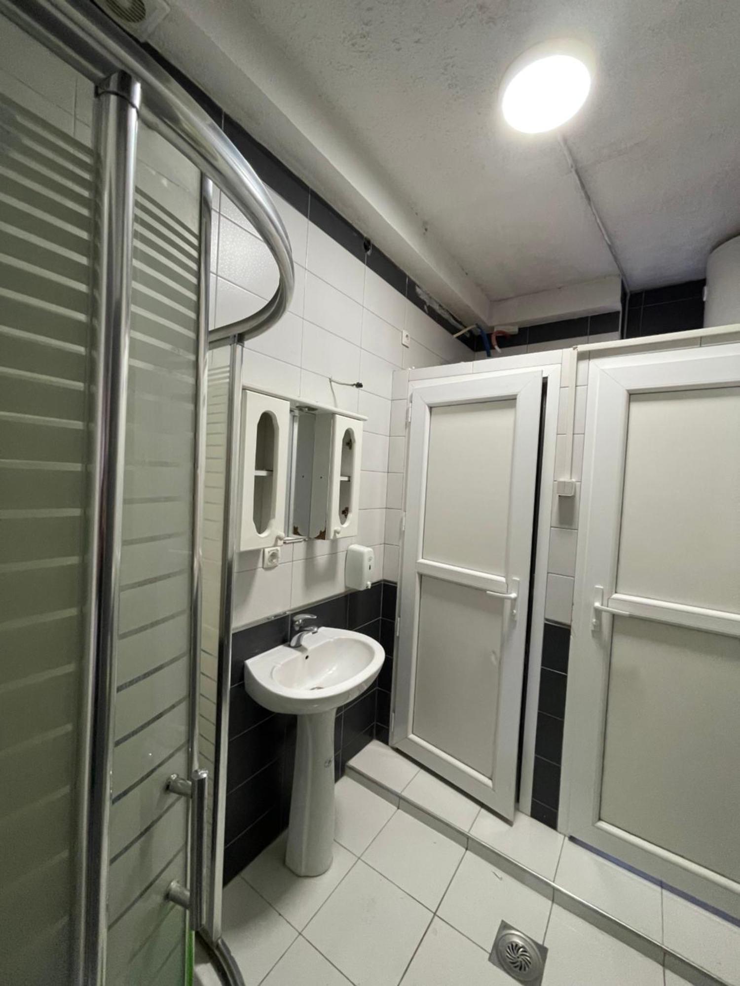 Newborn Comfort Hostel The Biggest Hostel Of Town With Best Location Prishtinë Luaran gambar